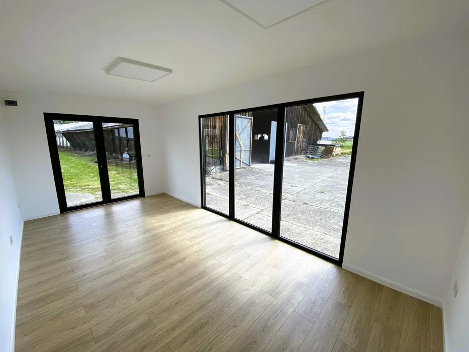 Contenedor de oficina 6m × 3m × 2,9 m · ≈ 18 m² útiles