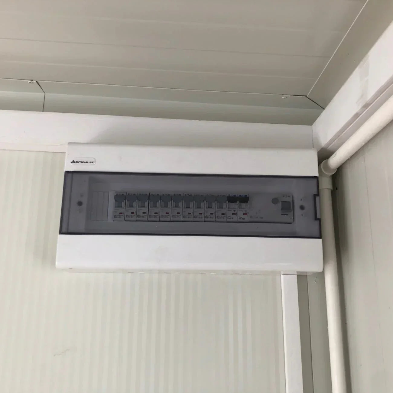 Contenedor sanitario de panel sándwich 6,00 × 3,00 m