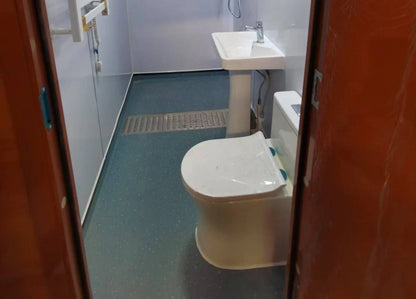 Bloque Prefabricado de Duchas de 4 Plazas para Personas con Movilidad Reducida (20 Pies / 6 Metros)