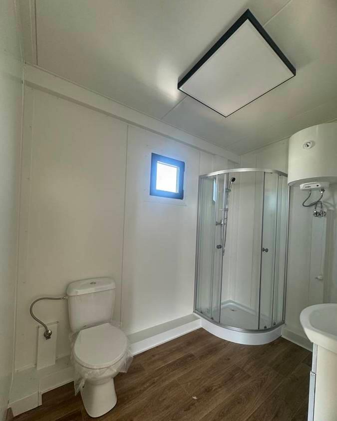 contenedor habitable con paneles sándwich de 12x3 metros