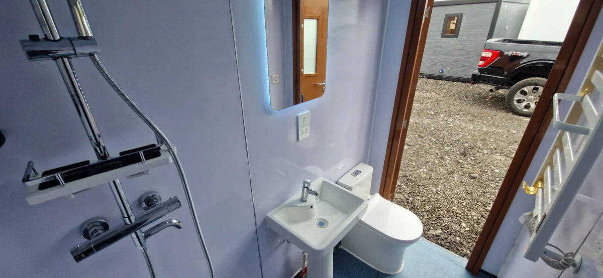 Bloque Prefabricado de Duchas de 4 Plazas para Personas con Movilidad Reducida (20 Pies / 6 Metros)