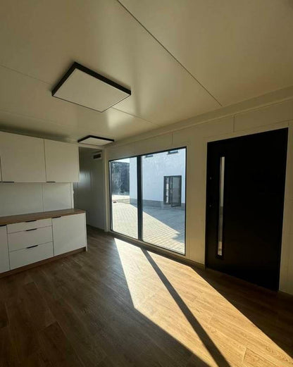 contenedor habitable con paneles sándwich de 12x3 metros